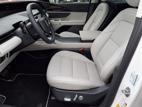 New 2026 Lincoln Nautilus Premier image 7