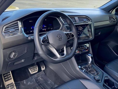Used 2024 Volkswagen Tiguan SE R-Line image 16