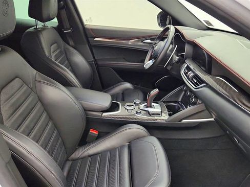 Used 2023 Alfa Romeo Stelvio Estrema AWD/4WD image 25