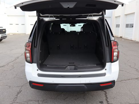 Used 2024 Chevrolet Suburban Z71 w/ Luxury Package AWD/4WD image 36