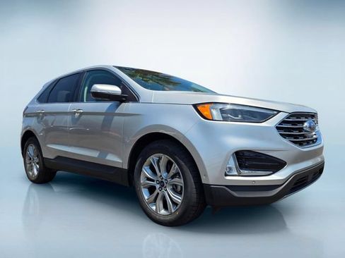 Used 2019 Ford Edge Titanium w/ Equipment Group 301A FWD image 2