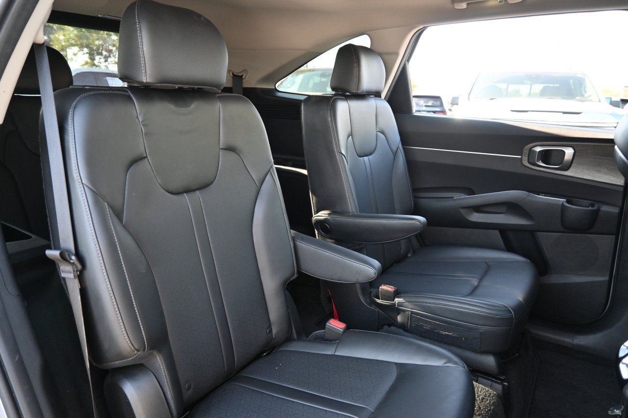 Used 2023 Kia Sorento EX w/ Panoramic Sunroof Package FWD image 25