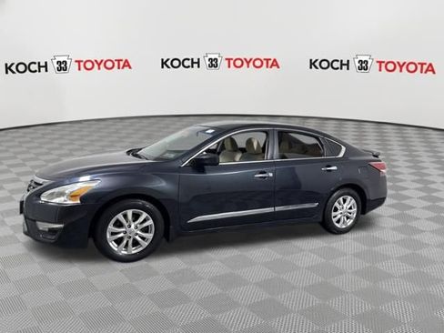 Used 2015 Nissan Altima 2.5 S w/ Sport Value Package image 4