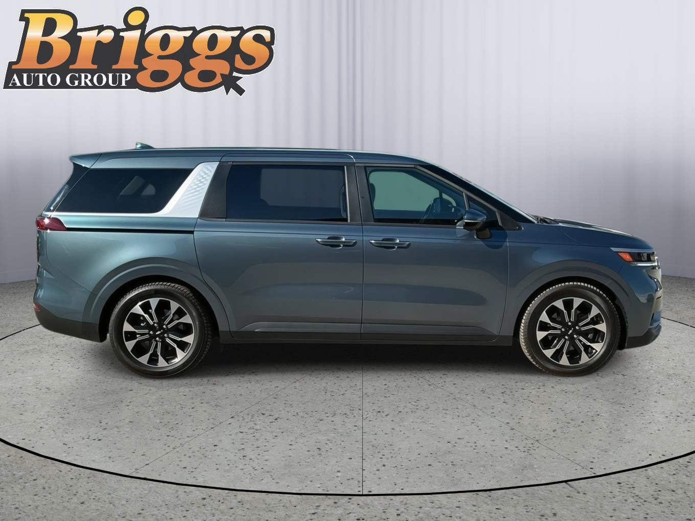Used 2023 Kia Carnival EX FWD image 6