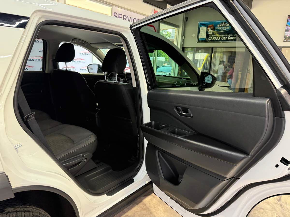 Used 2024 Nissan Pathfinder S AWD/4WD image 40