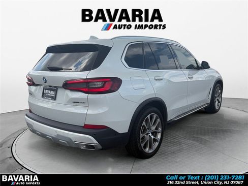 Used 2022 BMW X5 xDrive40i w/ Premium Package AWD/4WD image 5