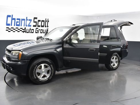 Used 2005 Chevrolet TrailBlazer LS w/ LS Preferred Equipment Group AWD/4WD image 34