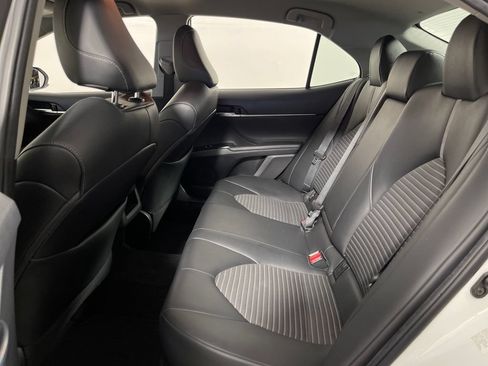 Used 2018 Toyota Camry SE FWD image 13