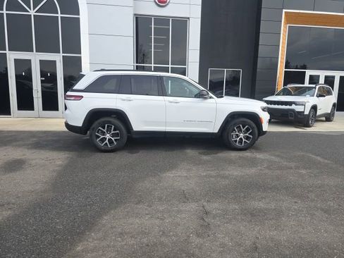 Used 2025 Jeep Grand Cherokee Limited image 7