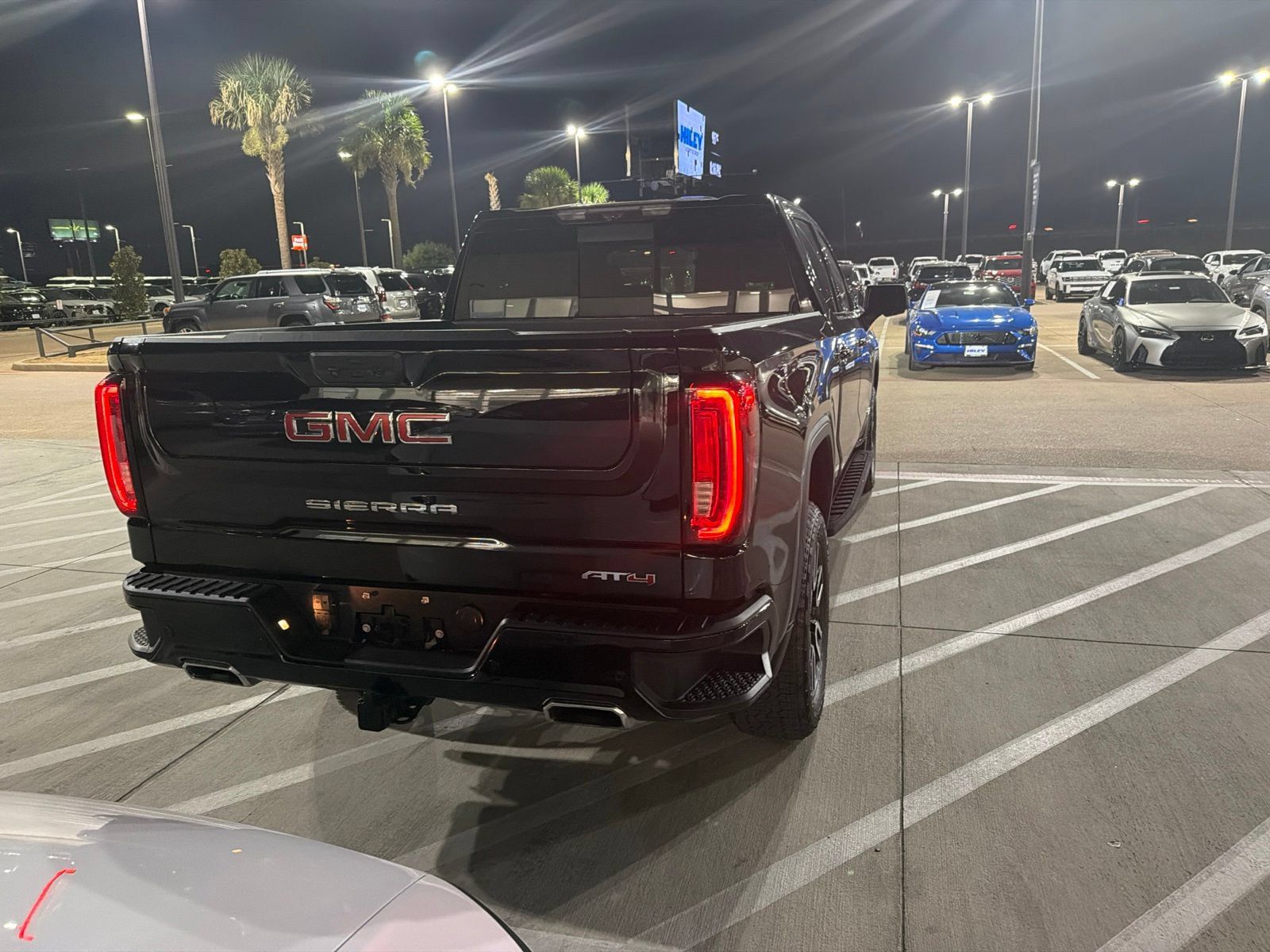 Used 2022 GMC Sierra 1500 AT4 w/ AT4 Premium Package AWD/4WD image 6
