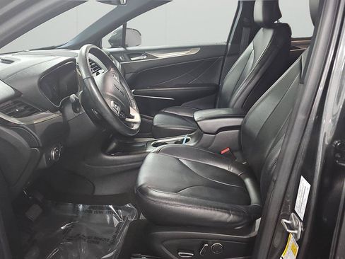 Used 2019 Lincoln MKC Premiere FWD image 10