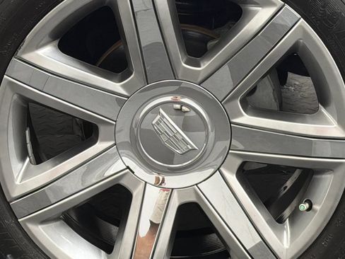 Used 2018 Cadillac Escalade Luxury RWD image 5