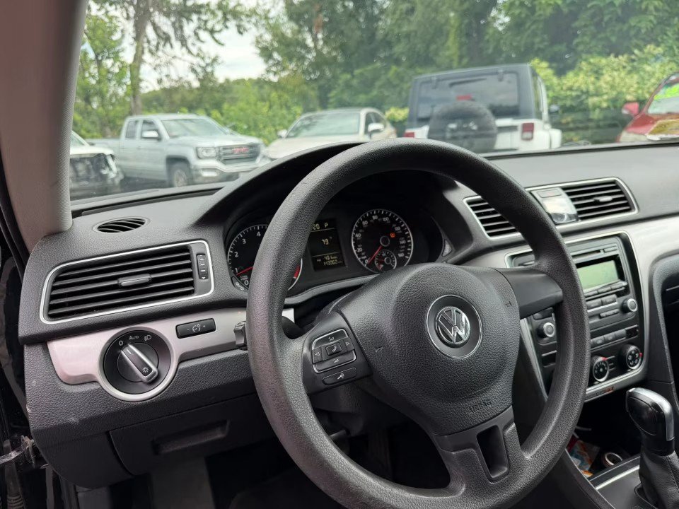 Used 2015 Volkswagen Passat 1.8T S FWD image 10