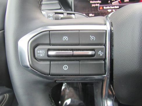 Used 2025 GMC Acadia Elevation image 40