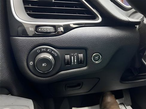 Used 2023 Jeep Cherokee Altitude Lux w/ Lux Elite Package image 32