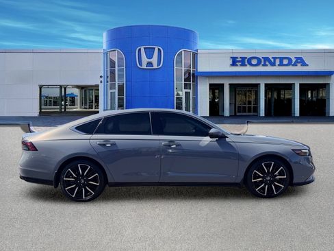 Used 2023 Honda Accord Touring image 8