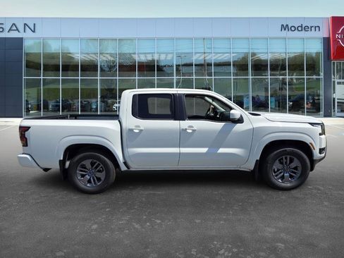 New 2025 Nissan Frontier SV w/ SV Convenience Package image 4