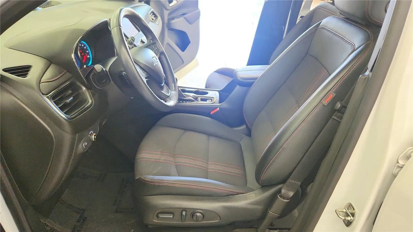 Used 2022 Chevrolet Equinox RS FWD image 25