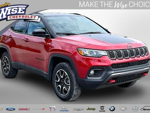 Used 2025 Jeep Compass Trailhawk AWD/4WD image 1