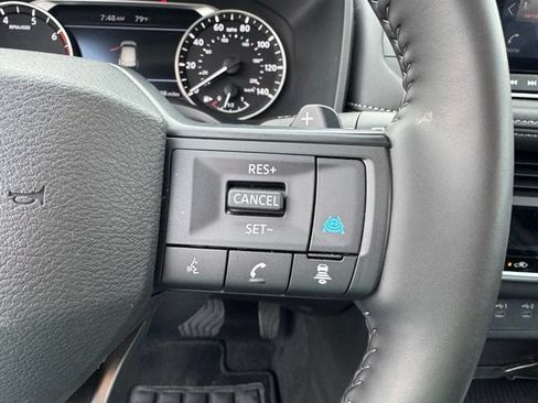 Used 2025 Nissan Rogue SV w/ SV Premium Package AWD/4WD image 16