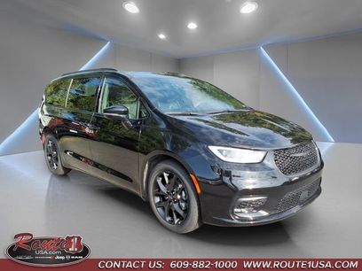 Used 2025 Chrysler Pacifica Limited