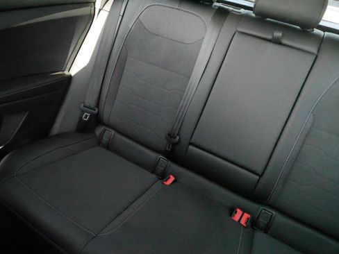Certified 2025 Volkswagen Taos SE AWD/4WD image 12