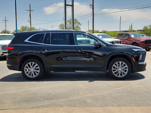 Used 2025 Buick Enclave Preferred w/ Power Package FWD image 5