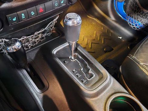 Used 2016 Jeep Wrangler Unlimited Rubicon image 11