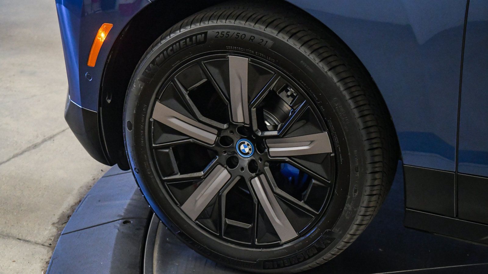 Certified 2024 BMW iX xDrive50 w/ Premium Package AWD/4WD image 10