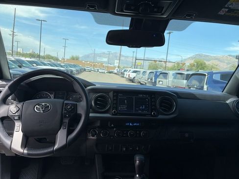 Used 2022 Toyota Tacoma TRD Off-Road AWD/4WD image 25