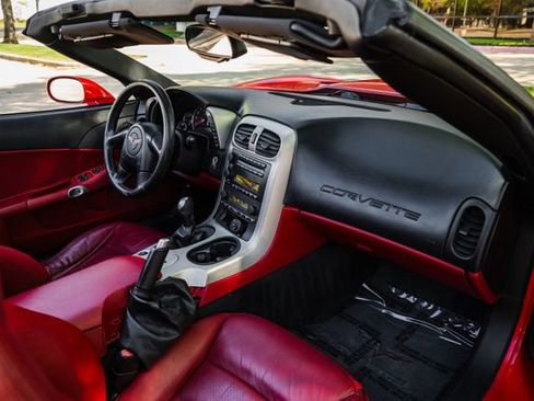 Used 2005 Chevrolet Corvette Convertible image 19