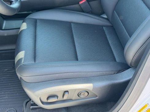 New 2026 Chevrolet Equinox LT w/ Convenience Package II FWD image 32
