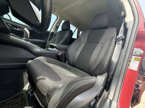 Used 2025 Subaru Outback Premium AWD/4WD image 11