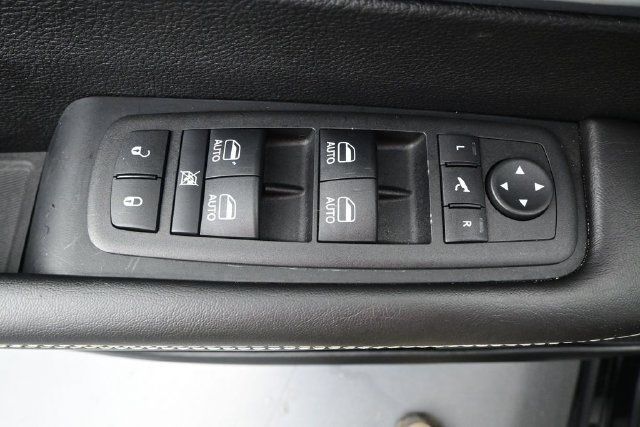 Used 2026 Chrysler Pacifica Limited FWD image 9