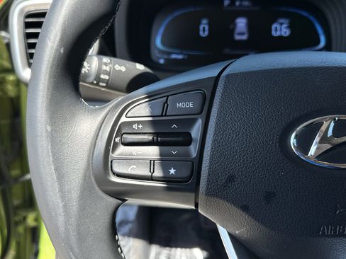 Certified 2023 Hyundai Venue SEL image 30