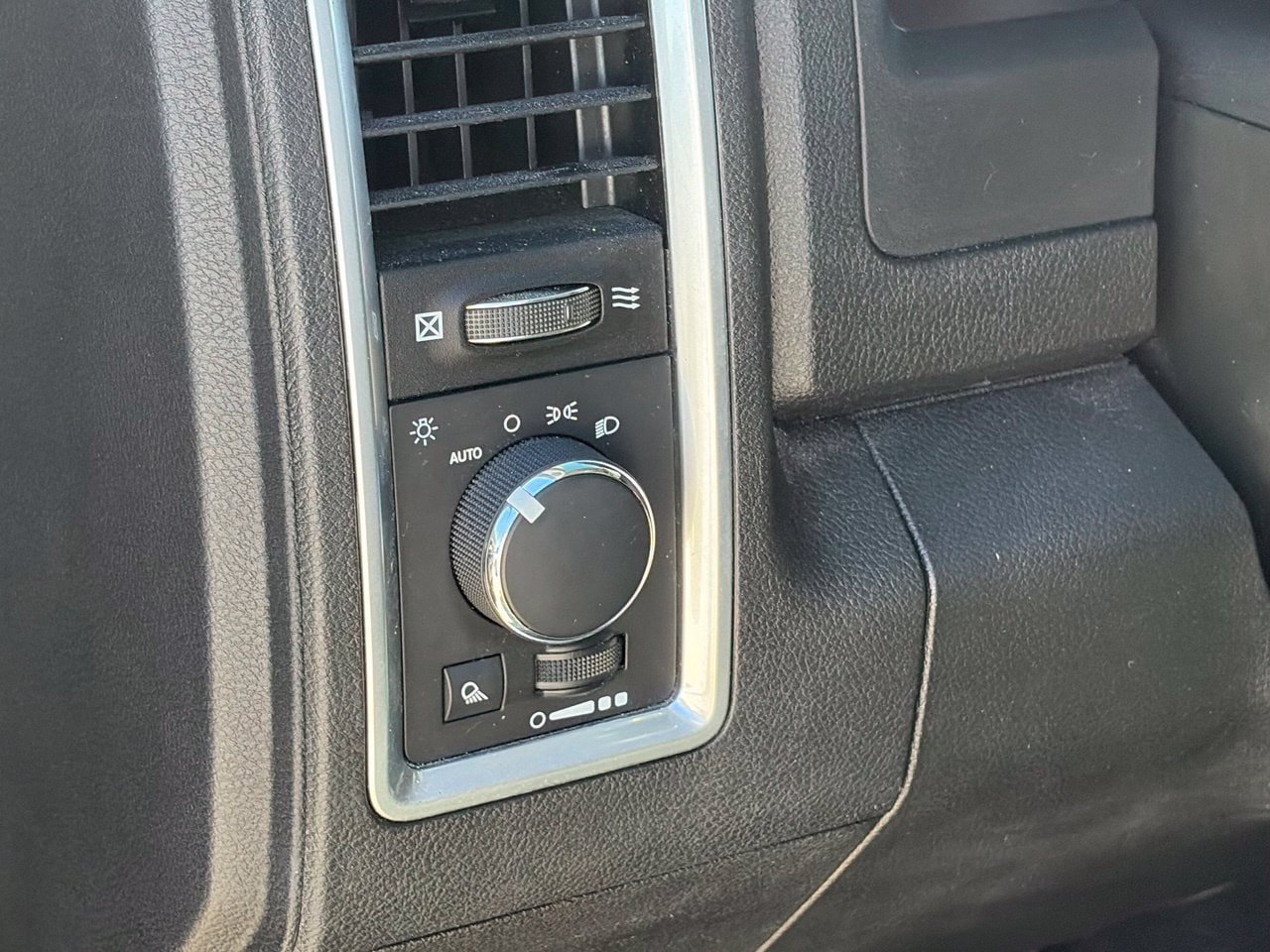 Used 2024 RAM 1500 Classic SLT AWD/4WD image 6