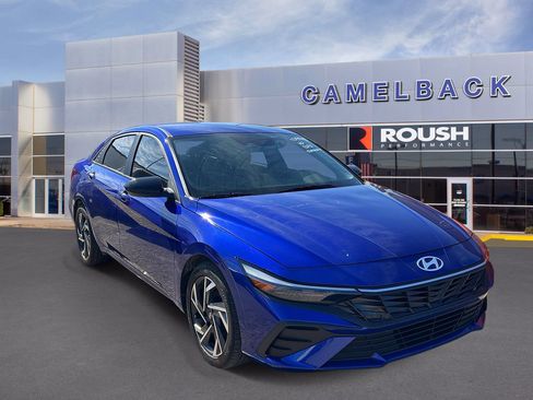 Used 2025 Hyundai Elantra Sport FWD image 4