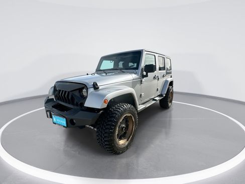 Used 2016 Jeep Wrangler Unlimited Sahara w/ Connectivity Group image 4