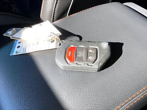 Used 2023 Jeep Gladiator Mojave w/ Cold Weather Group image 35