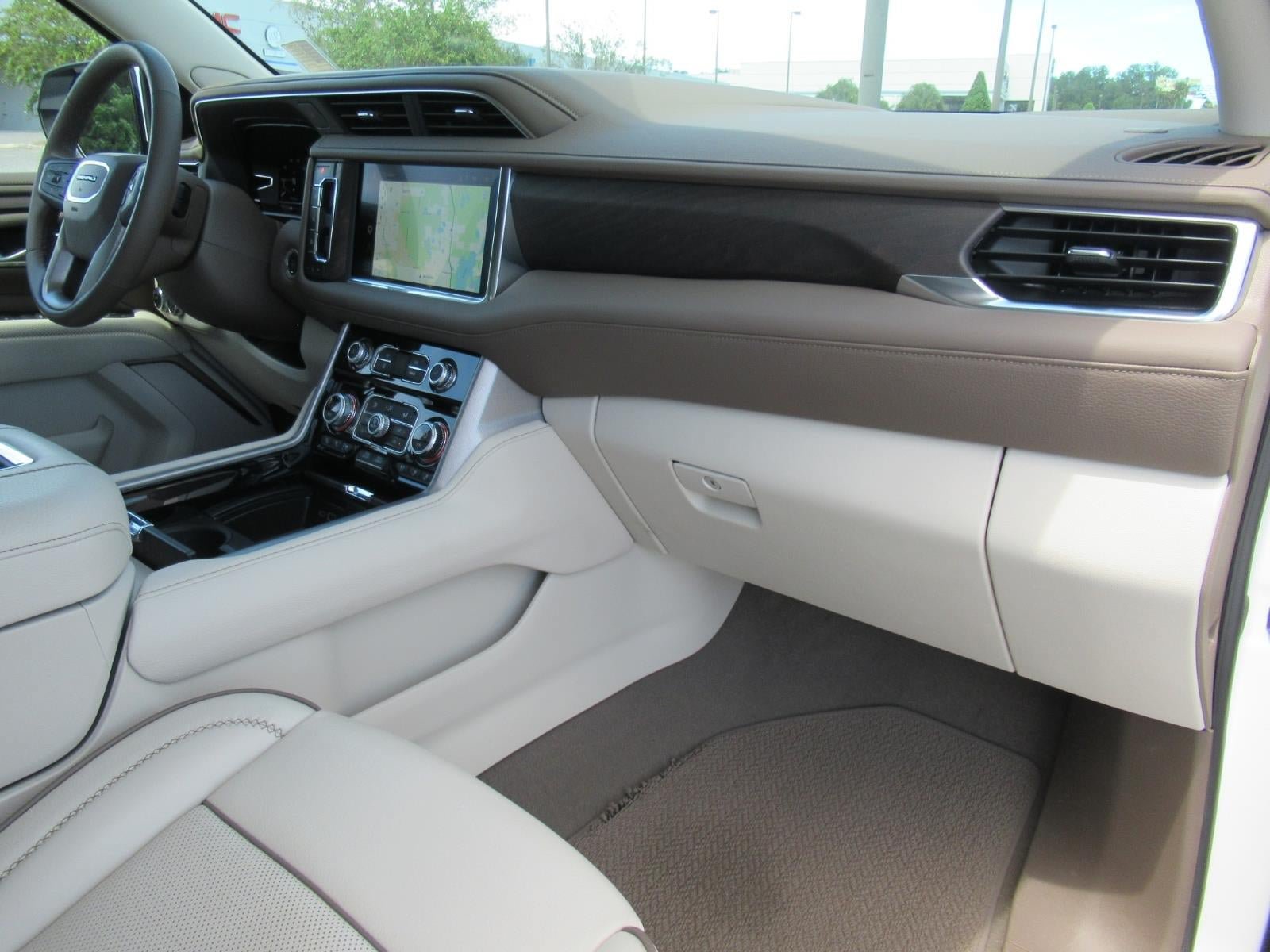 Used 2024 GMC Yukon XL Denali RWD image 11