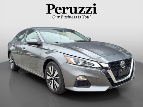 Certified 2022 Nissan Altima 2.5 SV image 1