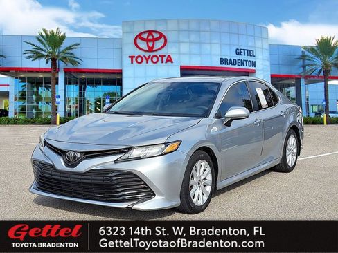 Used 2018 Toyota Camry LE image 1