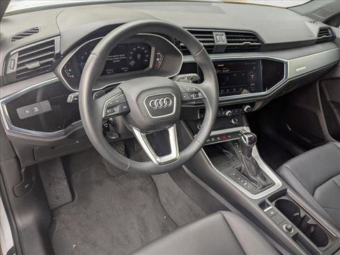 Used 2024 Audi Q3 2.0T Premium image 10