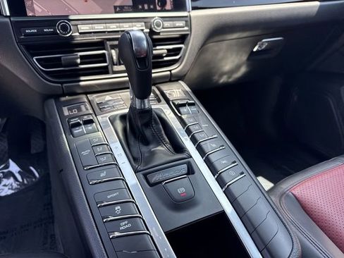 Used 2020 Porsche Macan AWD/4WD image 21