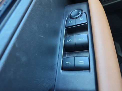 Certified 2025 GMC Canyon AT4 w/ Technology Plus Package image 19