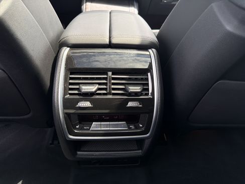 Used 2024 BMW X7 xDrive40i w/ Premium Package AWD/4WD image 44