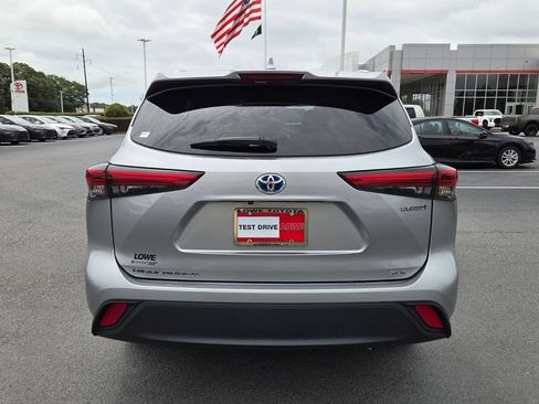 Used 2022 Toyota Highlander XLE FWD image 10