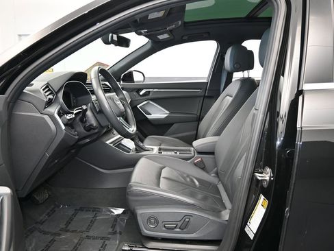 Used 2025 Audi Q3 2.0T Premium image 12