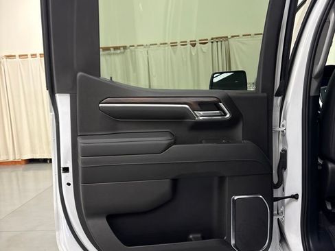 Used 2024 GMC Sierra 1500 SLT w/ SLT Premium Plus Package AWD/4WD image 24