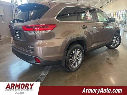 Used 2019 Toyota Highlander XLE image 5